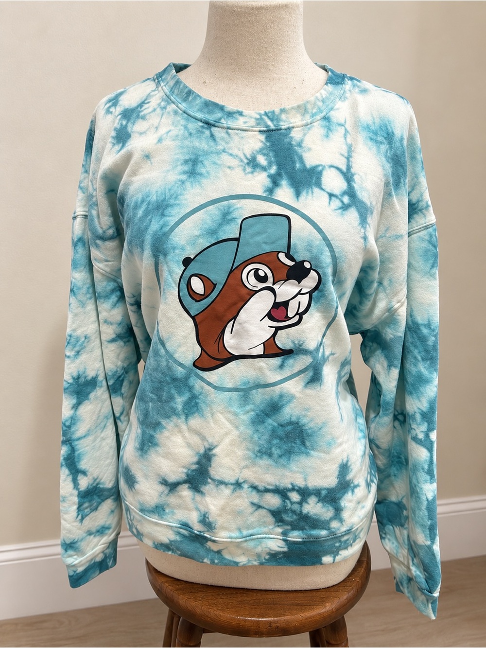 Blue Tie-Dye Buc-ee’s Sweatshirt with Graphic